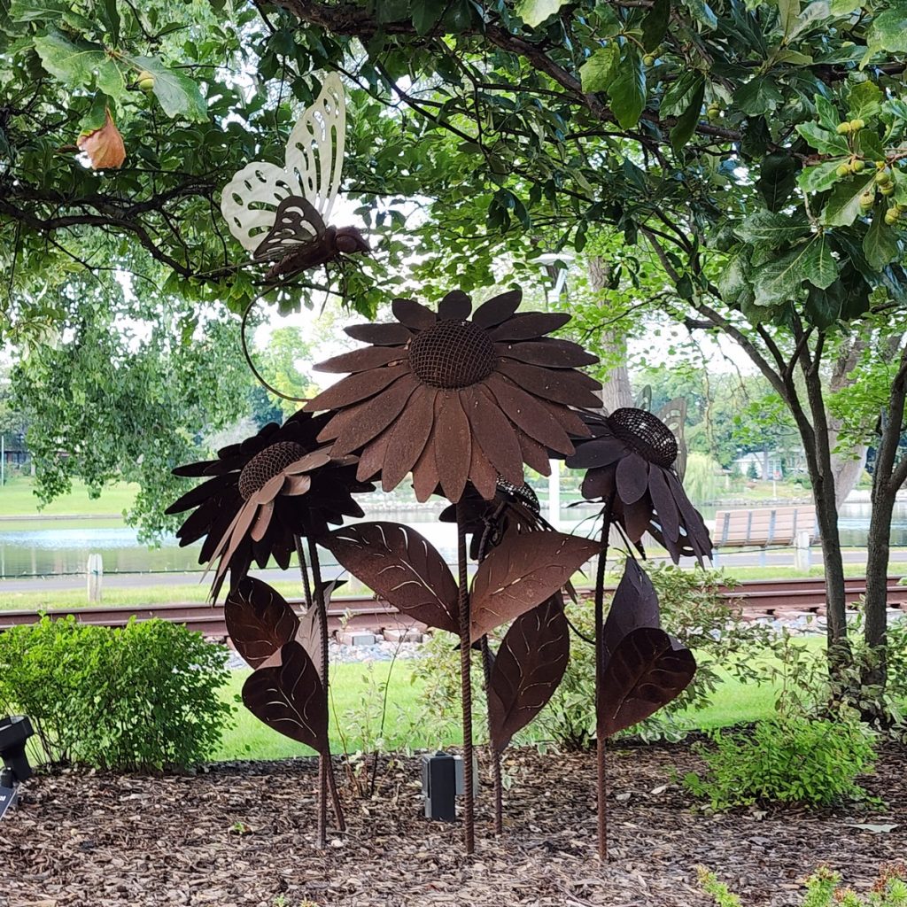 Photo of a metal statue of flowers.